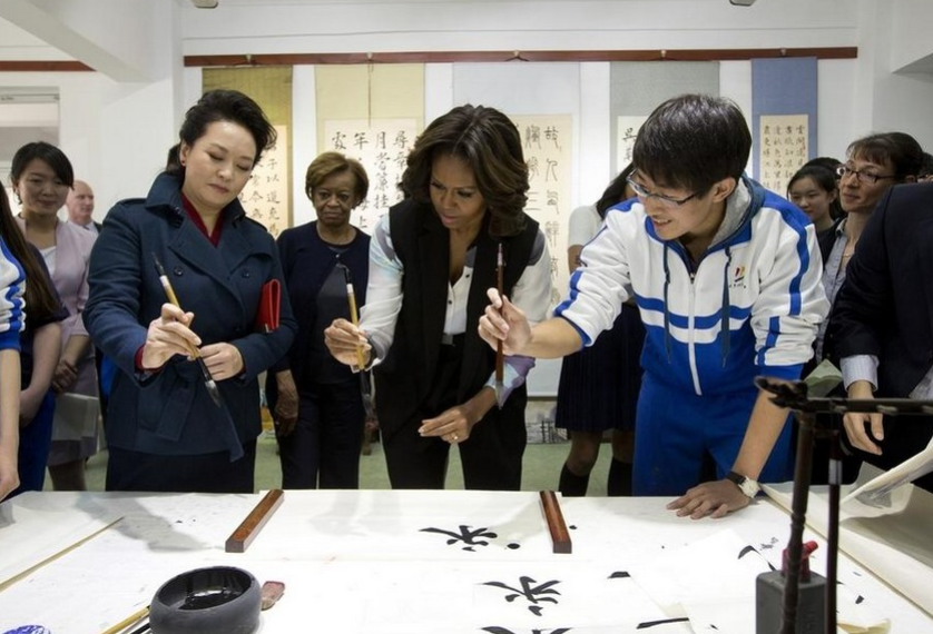 北師大二附中的同學(xué)們穿的校服圖2