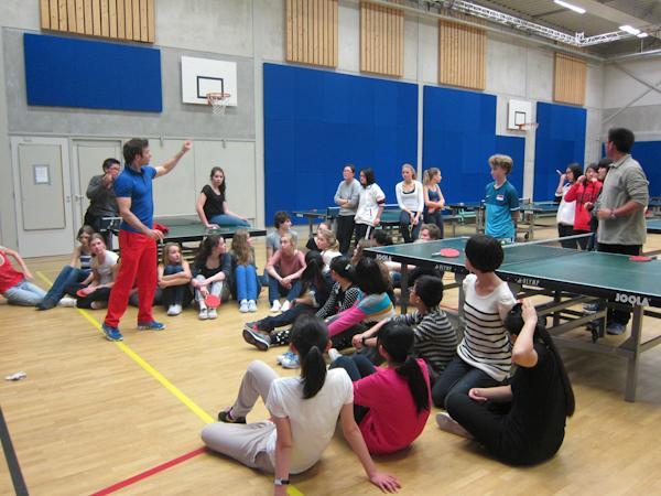 陳經(jīng)綸國際部回訪荷蘭黑爾浮森市政中學(xué)和同學(xué)們上課圖二