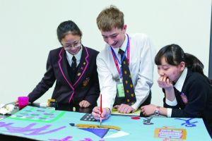 黑利伯瑞國(guó)際學(xué)校學(xué)生與澳洲學(xué)生交流