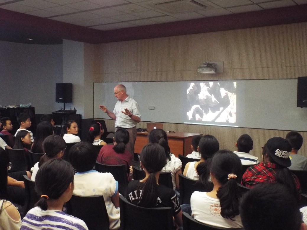 尼古拉斯杜瓦爾博士授課