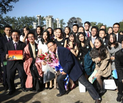 101中學(xué)在北京圓明園舉行高三學(xué)生成人禮