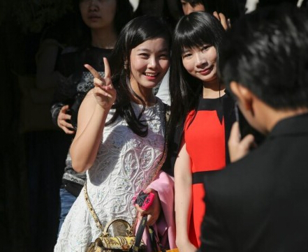 101中學(xué)在北京圓明園舉行高三學(xué)生成人禮