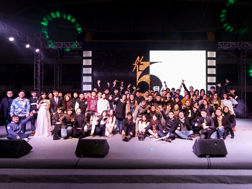 上海交大2015-2016跨年晚會 光影效果震撼全場