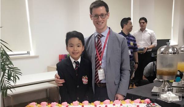 華誼兄弟總裁的的兒子威廉從國際小學畢業了!