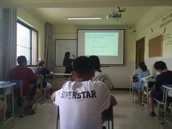 國際學校學生上課