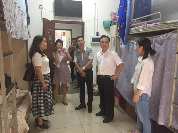 走訪慰問美術學院2014級搬遷學生