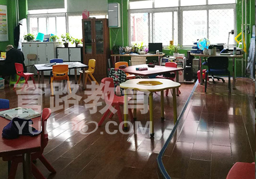 國際學校學前班桌椅擺放