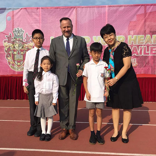 黑利伯瑞國際學(xué)校感謝師恩 黑利伯瑞慶祝教師節(jié)主題升旗儀式