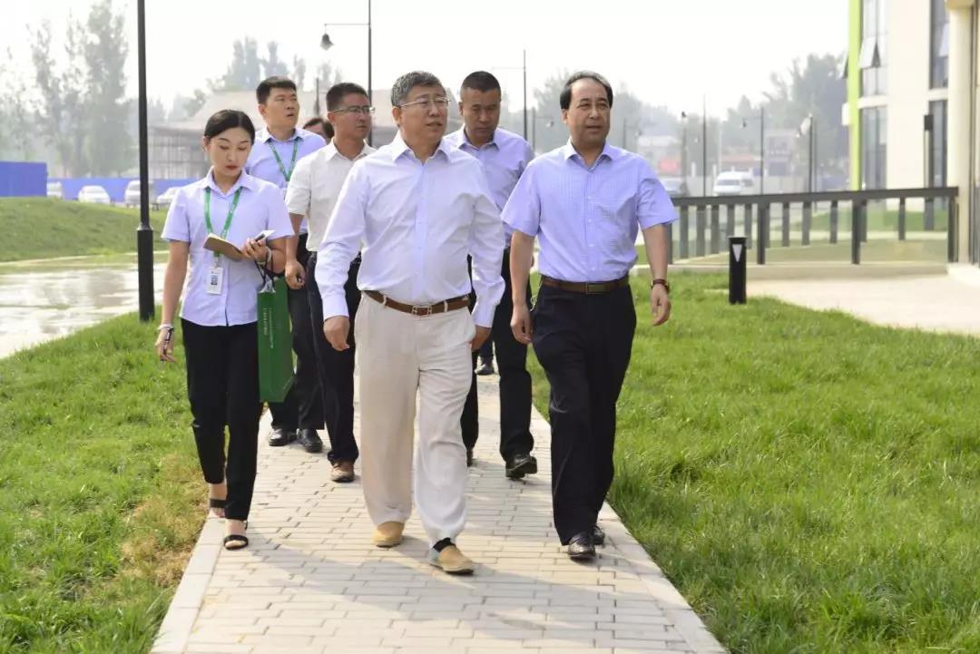 北大科技園、北大青鳥領導蒞臨北大附屬益田同文學校考察