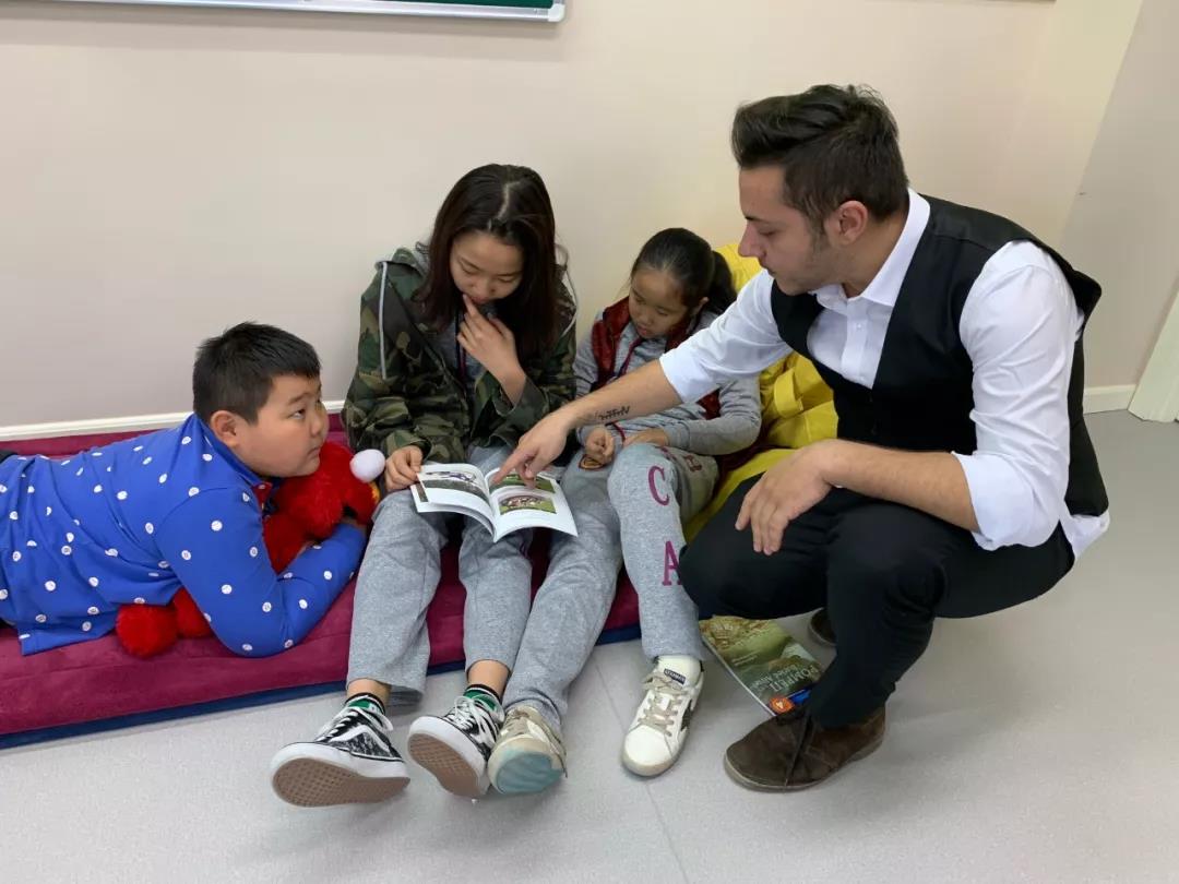 北京明誠外國語學校 英文閱讀課 | 陪伴是最溫馨的成長