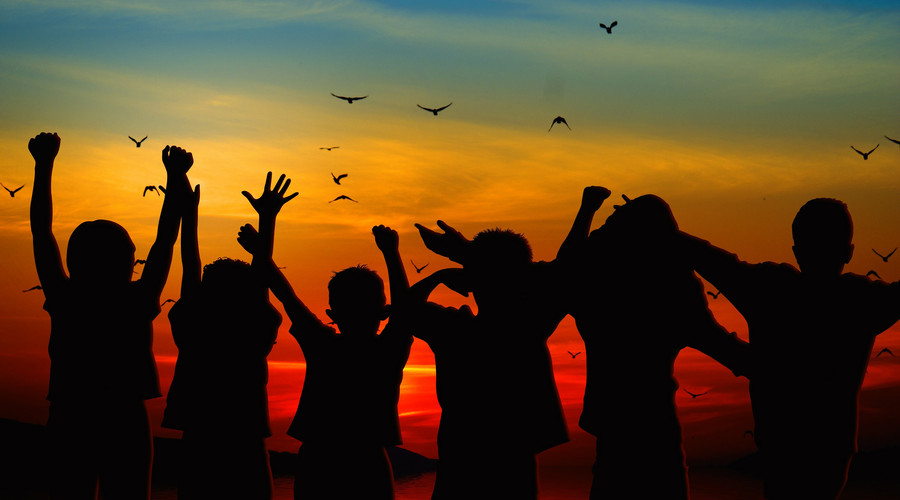 2018中國大陸出國留學最強國際學校TOP100榜出爐,全國榜前三甲分別為北京師范大學附屬實驗中學(以下簡稱為北師大實驗)、北京第四中學(以下簡稱北京四中)、復旦大學附屬中學(以下簡稱為復旦附中)。這三甲均是北京、上海當地的名校。宜校調研團隊對這三所名校均做過多次的實地調研。