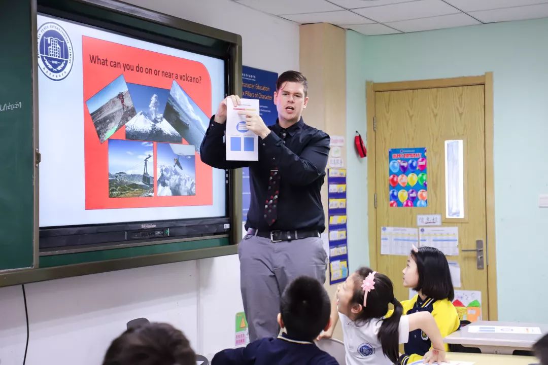 新府學外國語學校