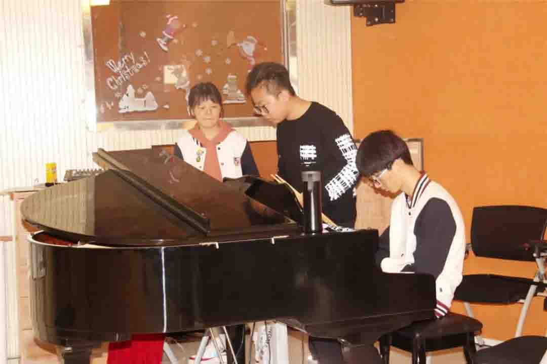 中育貝拉國際高中