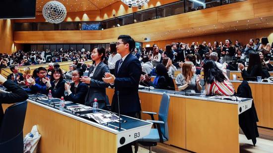 △我校學生憑借生物電池項目參加日內瓦模擬聯合國