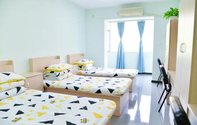 北京新府學(xué)外國語學(xué)校