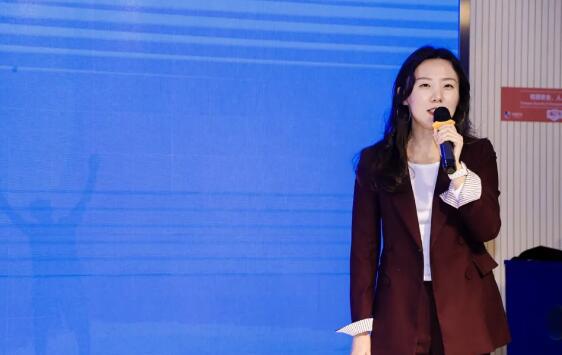 中育貝拉國(guó)際高中