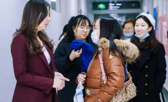 中育貝拉國(guó)際高中