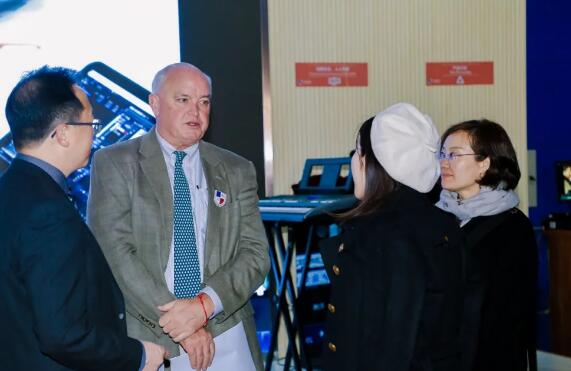 中育貝拉國(guó)際高中