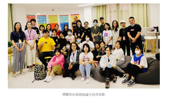 建華提雅學園師生合影