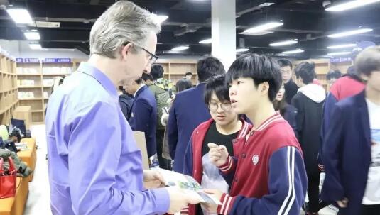 力邁中美國際學校香港高中