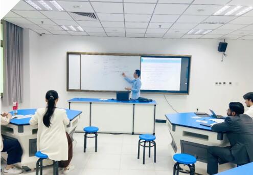 力邁中美國際學(xué)校