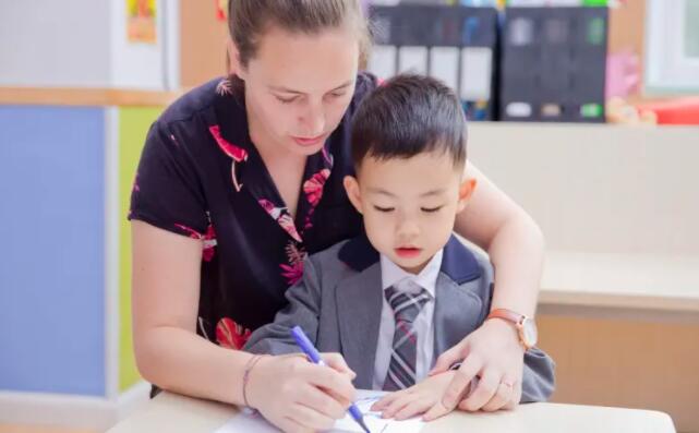 青苗國際幼兒園