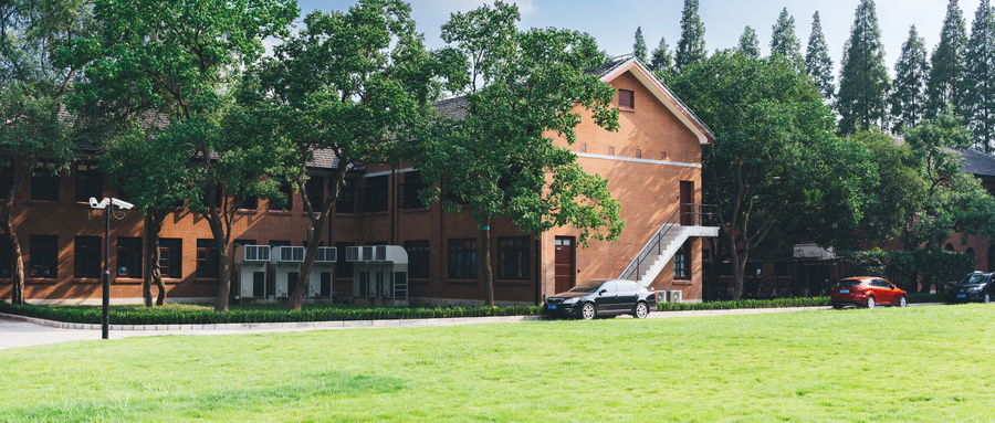 想讀自考本科助學班,北京有沒有推薦的學校?