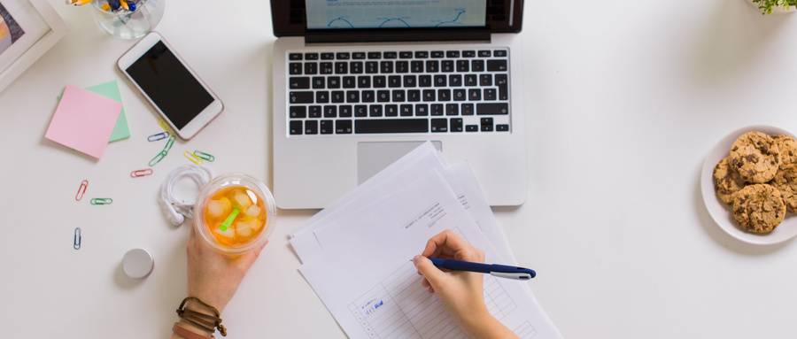 女生學(xué)互聯(lián)網(wǎng)金融專業(yè)月薪