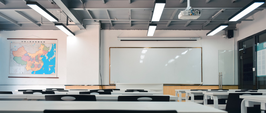 沒有高中畢業證在廣西是可以上學的,可以通過報考成人高考或者遠程教育來實現,如果你還不是很了解,下面就來介紹一下! 每年都會有不少人報考成人高考/遠程教育,通過這樣的方式上學提升學歷,但總會有不少學歷不高,有的甚至連高中畢業證都沒有的,這樣的考生能否報考成人高考,通過成人高考將他們的學歷提升上更高的一個層次。 成人高考/遠程教育報考層次一般有三個,高中起點升專科、高專起點升本科和專科起點升本科。根據報考層次的不同,報考的條件也會有所差別。 高起專、高起本層次:應、往屆中專、職高和高中畢業生及同等學歷者。 專升本層次:已取得或將取得國民教育系列專科文憑者。 這里高中起點層次的,并非說一定要有高中畢業證書才可以報考成人高考大專,如果有些人沒有高中畢業證,通過學習達到同等高中學歷水平,想要報考成人高考也是可以的。 雖然高中起點的考生可以報考兩個層次,但是考生要注意,報考時不要求出示高中畢業證,但成人高考考試內容有一定要求和標準。如果考生達不到高中畢業文化程度,很難考出好成績。因此,考生在報考時要根據自身實際情況決定報考層次和類別。 如果基礎不太好,考生就可以選擇高升專,如果對自己的能力足夠自信,就可以報考高升本層次。 廣西地區的招生學校推薦:賀州學院, 南寧理工學院(原桂林理工大學博文管理學院) 推薦閱讀:初中畢業想上大學,選擇五年制大專自主招生可以嗎?