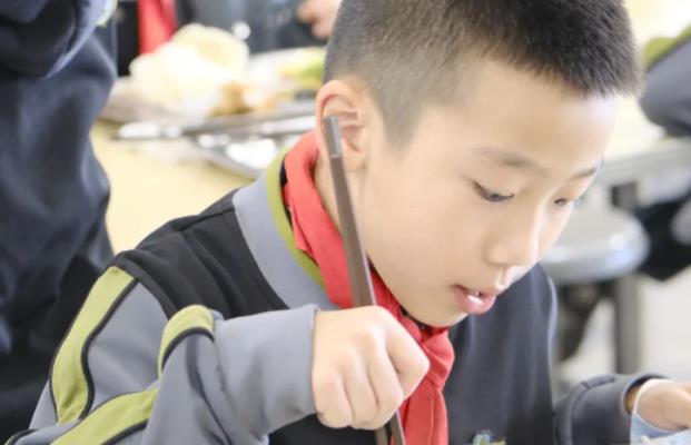 北京市通州區私立樹人學校:最愛你們開心吃飯的樣子