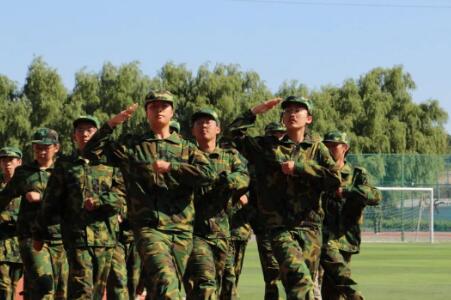 北京市中關村外國語學校軍訓閱兵