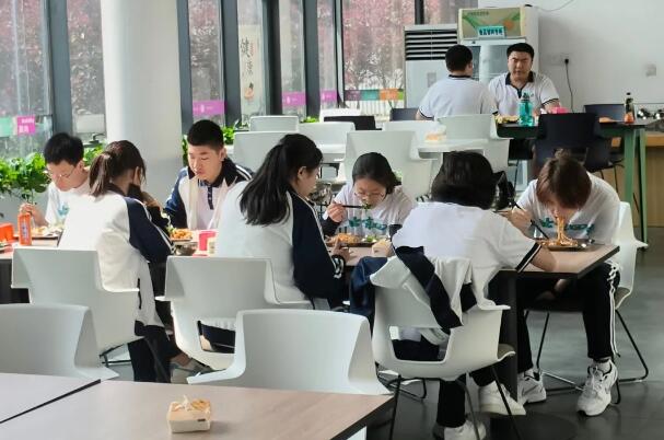 北京四中國(guó)際課程佳蓮校區(qū)食堂8.jpg