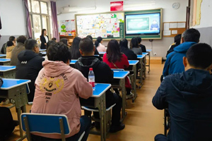 北京市海淀區崛起實驗學校召開家長會——“家校共育 聚愛同行”