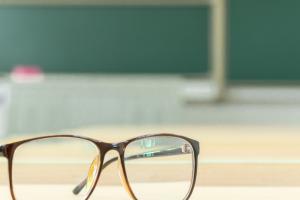 男孩子考不上高中,讀五年制大專什么專業好?