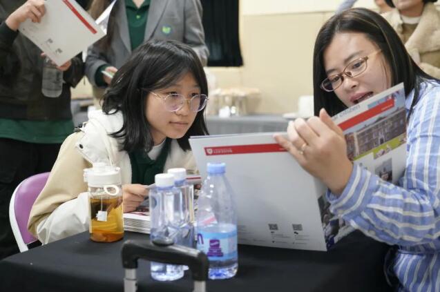 英國五所高校招生官到訪青苗學校常營校區現場3.jpg