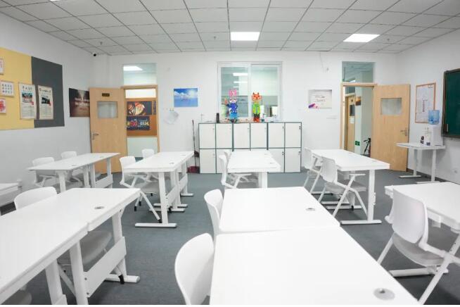 北京東方紅學校明德學院國際高中教室