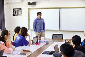 北京市中關村外國語學校有國內班嗎