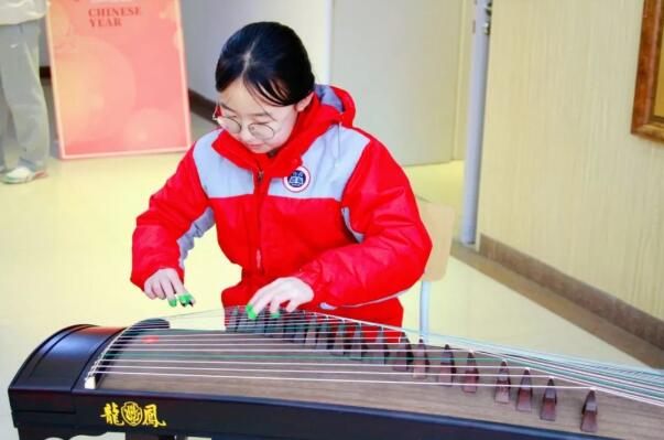 1709013622810080.jpg 北京市中關(guān)村外國(guó)語學(xué)校小學(xué)部開學(xué)典禮