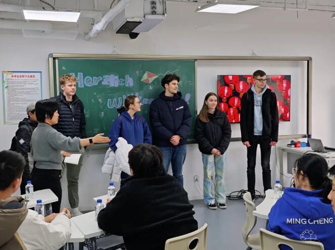 北京明誠(chéng)外國(guó)語(yǔ)學(xué)校洪堡學(xué)院迎來(lái)德國(guó)中學(xué)生交流團(tuán)