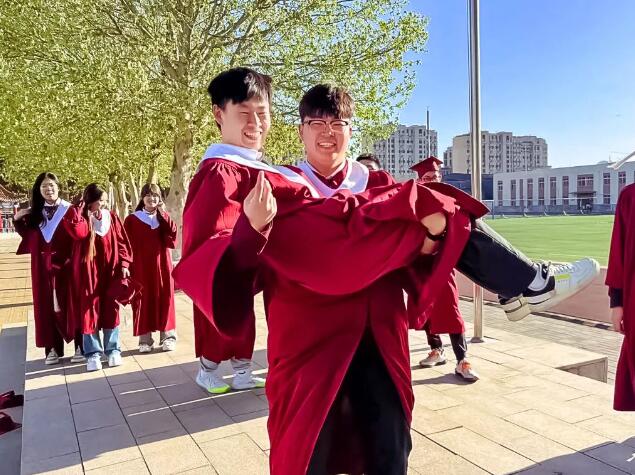 北京中加學校畢業生