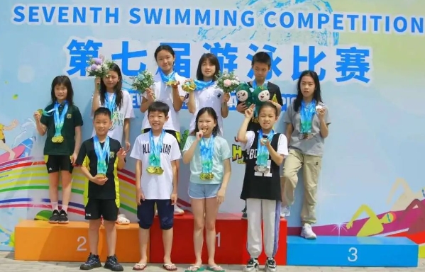 北京市私立匯佳學(xué)校游泳必修課