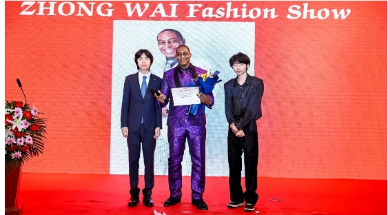 北京市中關村外國語學校首屆高中英語特色班畢業(yè)典禮