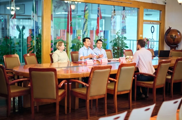 多倫多大學來北京中加學校探