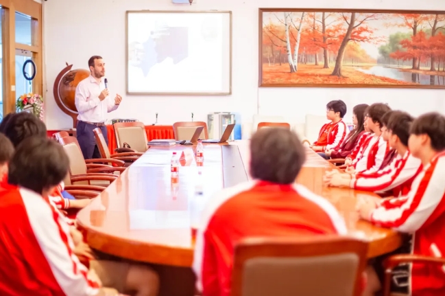 多倫多大學來北京中加學校探