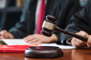 張雪峰推薦的法學(xué)專業(yè)大學(xué)有哪些?張雪峰對法學(xué)看法淺談