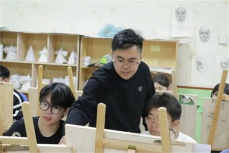 三河市燕橋?qū)W校