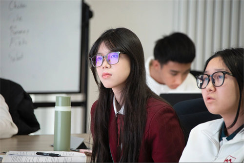 劍橋大學(xué)國王學(xué)院前副院長Rob Wallach教授來訪愛迪