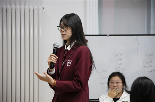 劍橋大學(xué)國王學(xué)院前副院長Rob Wallach教授來訪愛迪