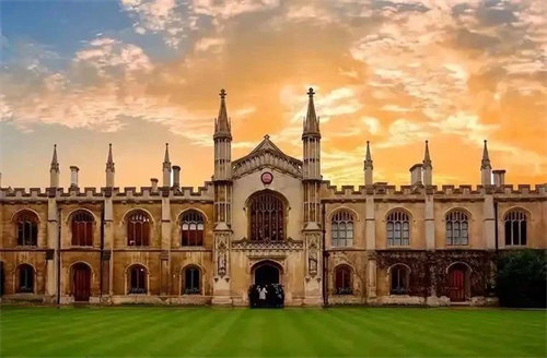 劍橋大學(xué)國王學(xué)院前副院長Rob Wallach教授來訪愛迪