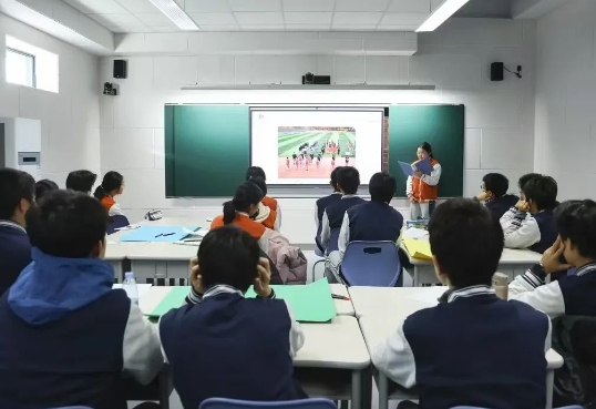 北京市仁澤高級中學(xué)主題班會日：仁心澤行 我的青春我做主